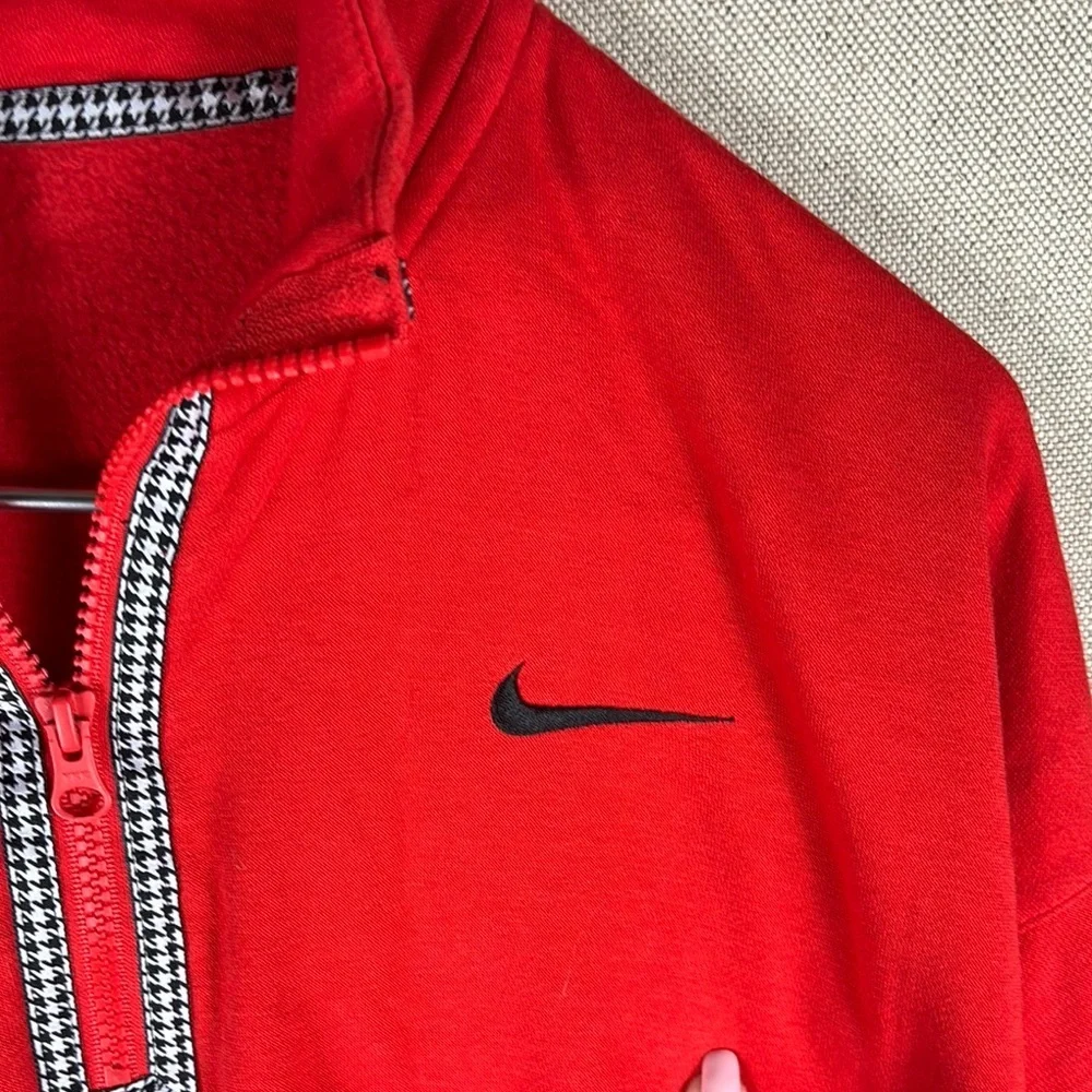 Nike > Men's Red Quarter-Zip Checker Pullover Medium